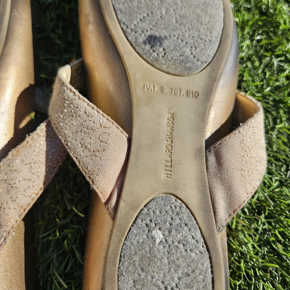 Hillard & Hanson Womens Open Toe Sandals Flip Flop Size 7 Gold - Picture 2 of 11